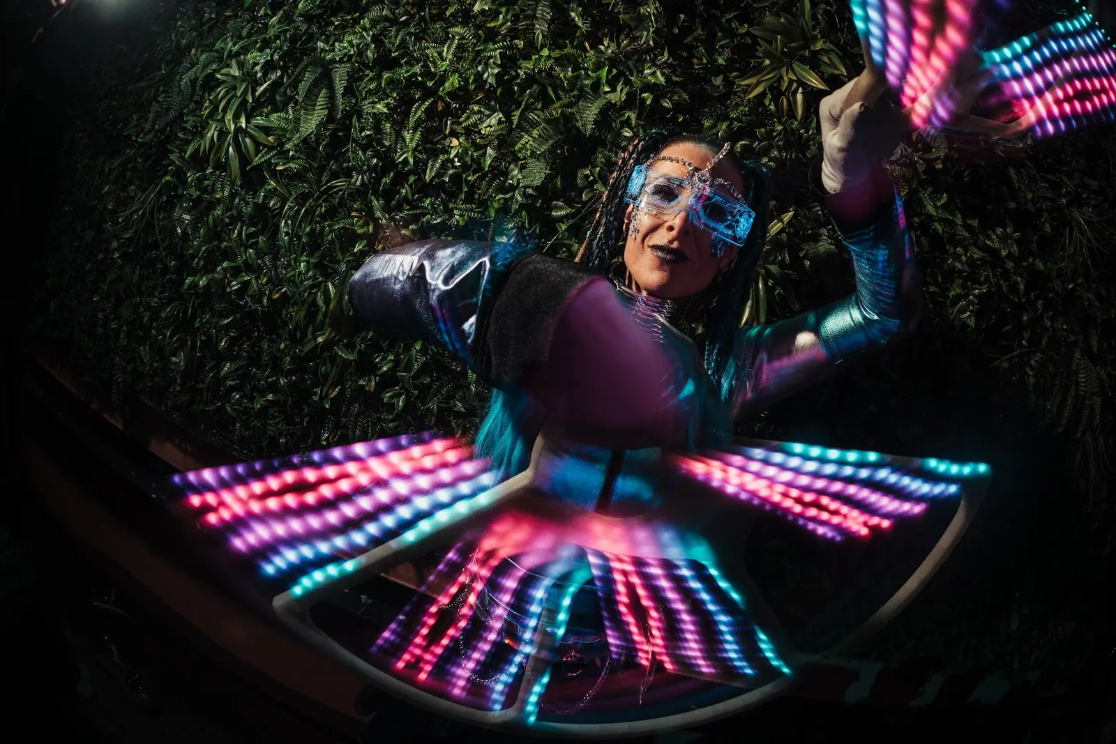 Performer con alas LED