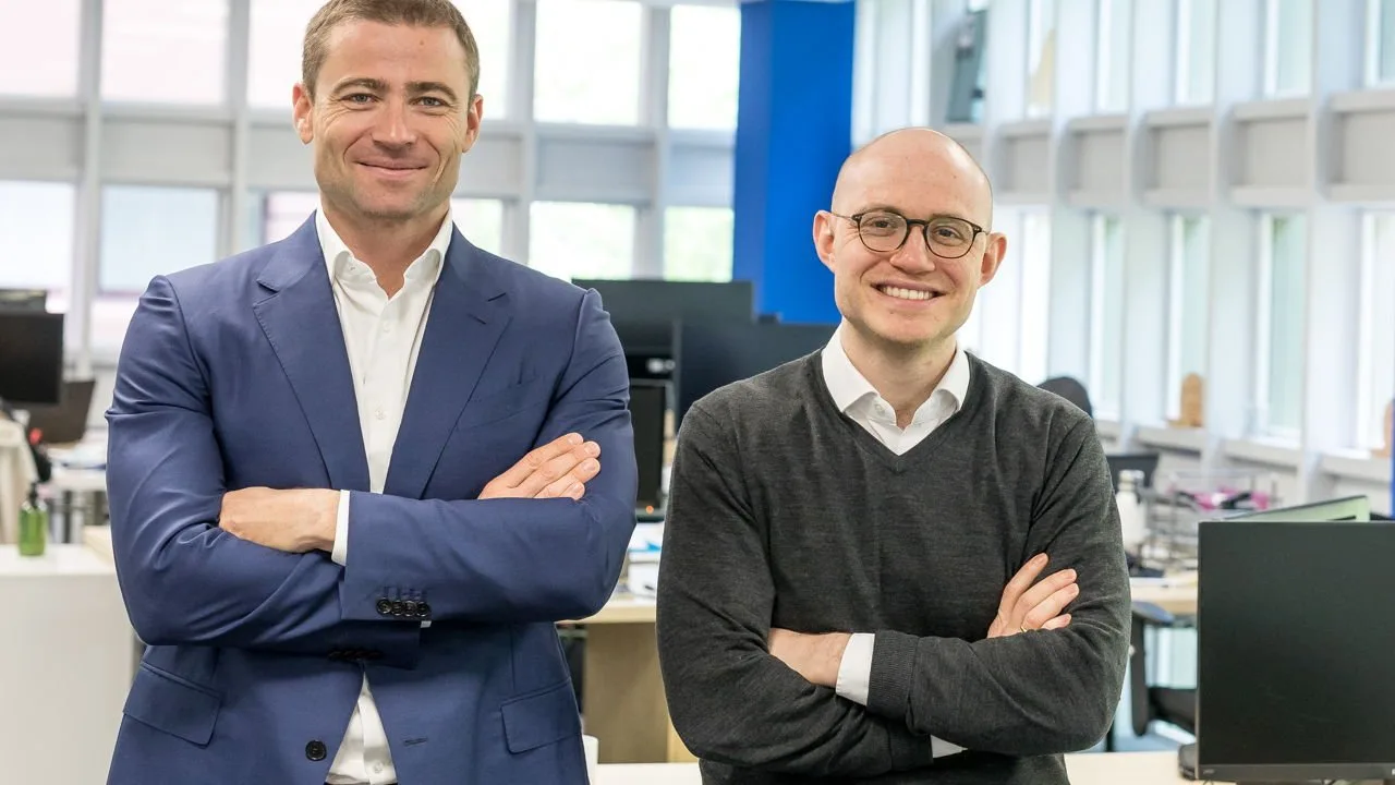 Boris Batine y Alexander Dunaev, fundadores de ID Finance, en sus oficinas de Barcelona